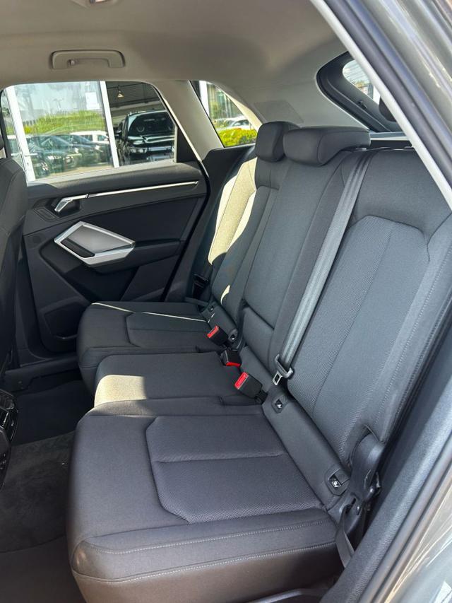 AUDI Q3 35 TDI S tronic Business Advanced