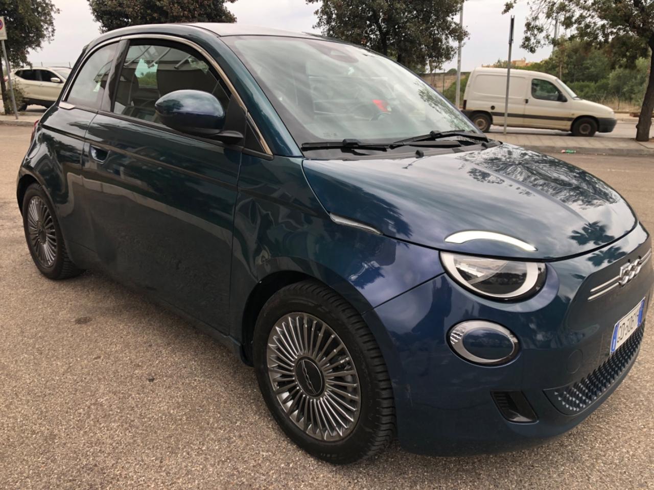 Fiat 500 500e Berlina 42 kWh Opening Edition Business