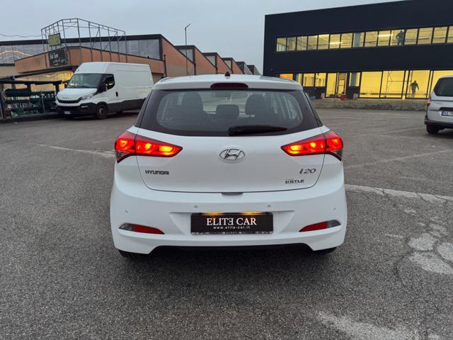 HYUNDAI i20 1.2 84 CV 5 porte Blackline