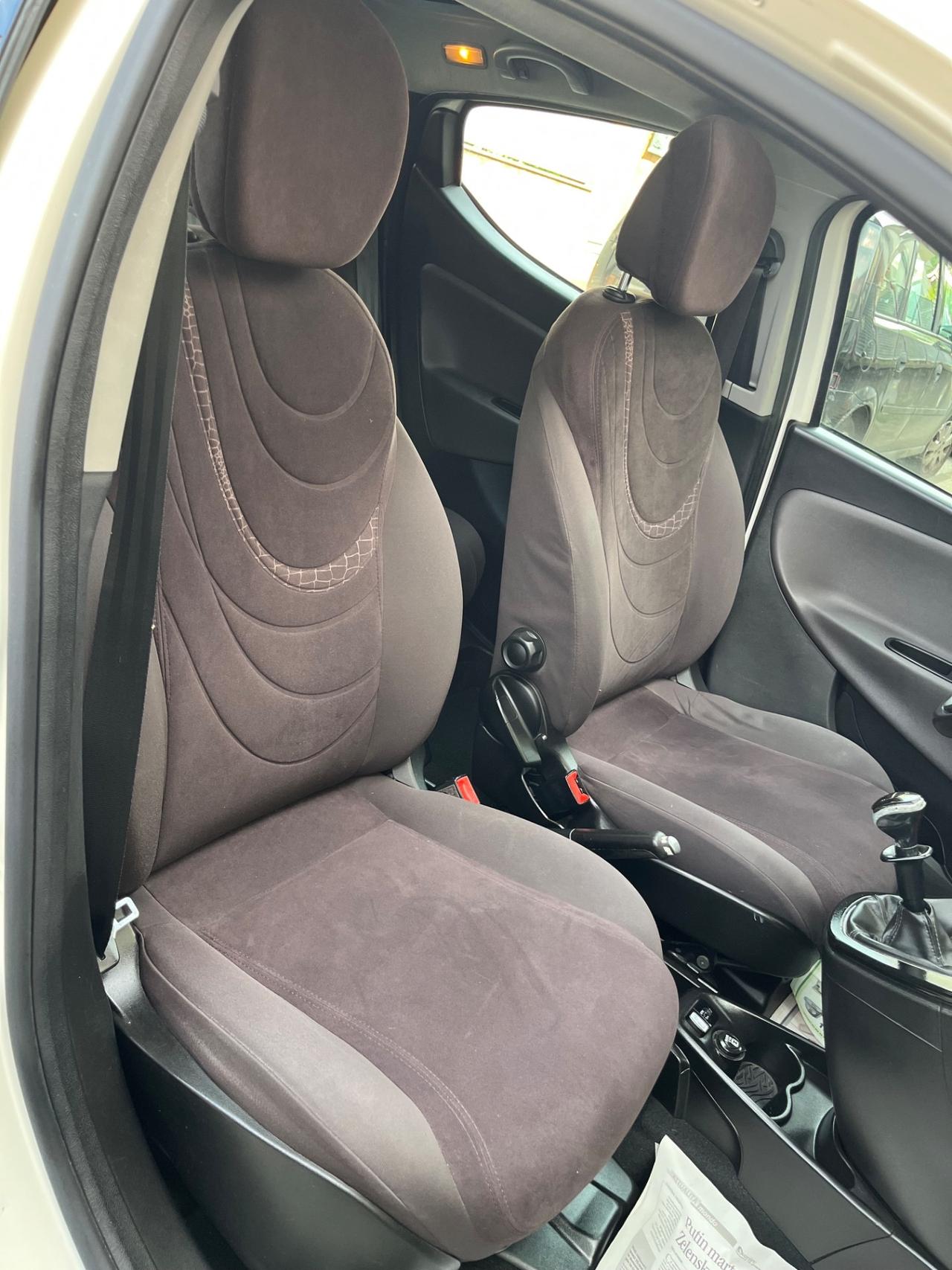 LANCIA YPSILON 5P CON TETTO PANORAMICO APRIBILE