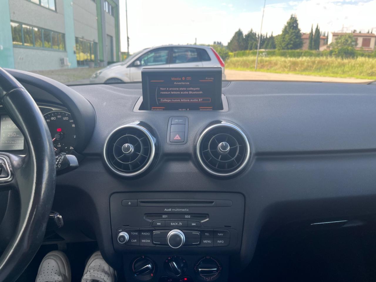 Audi A1 1.6 TDI 90 CV OK ANCHE NEOPATENTATI