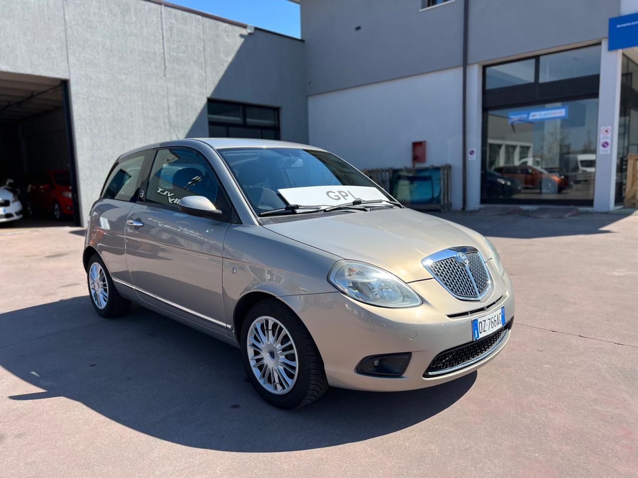 Lancia Ypsilon 1.4 Argento Ecochic GPL