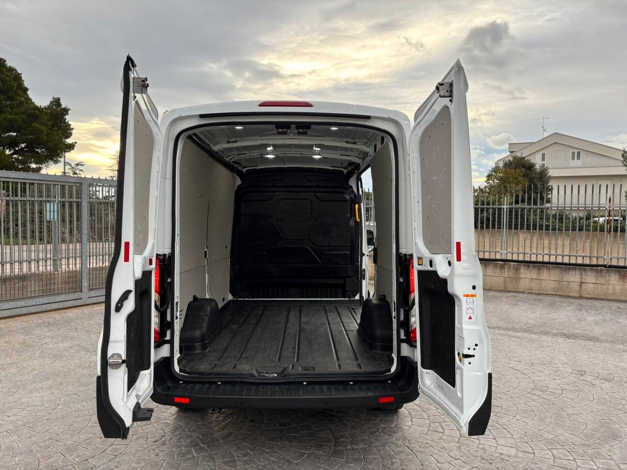 Ford Transit 350 2.0TDCi EcoBlue MHEV 130CV Trend