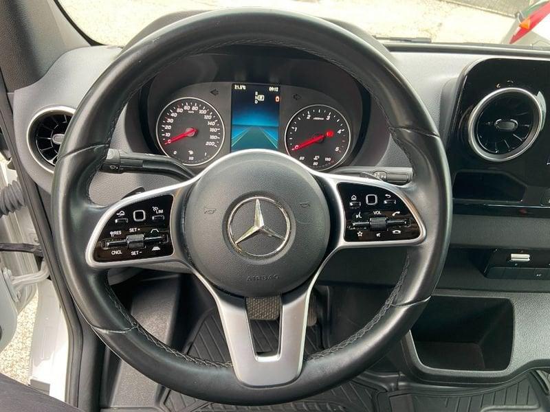 Mercedes-Benz Sprinter 319 2.0 cdi F 37/35 rwd H2 9G-tronic