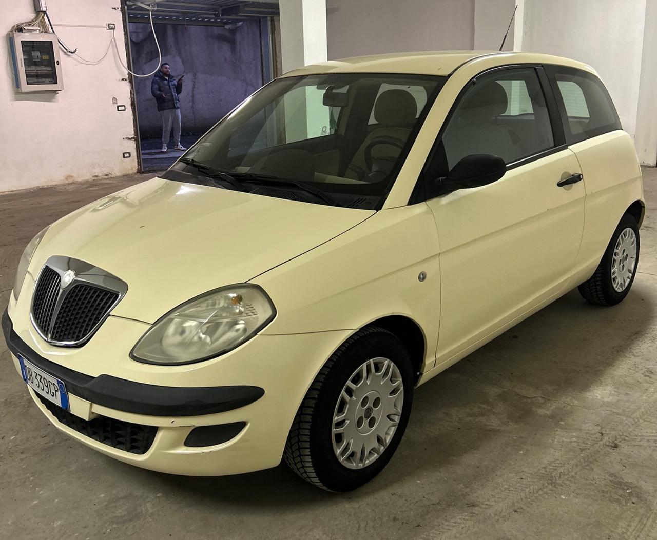 Lancia Ypsilon 1.2 16V Oro