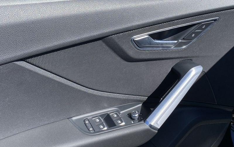Audi Q2 S Line interno ed esterno 1.5 TFSI 150CV 35