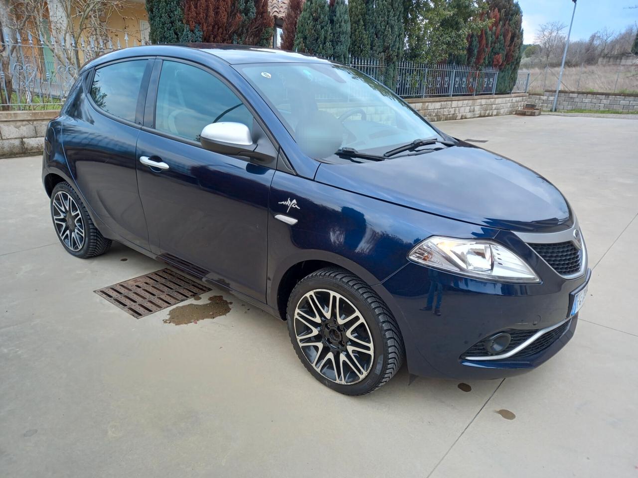 Lancia Ypsilon 1.2 69 CV MYA