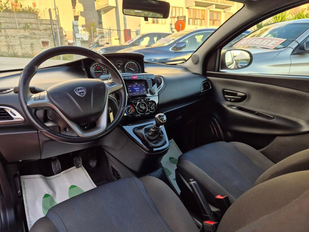 Lancia Ypsilon 1.0 5 porte Hybrid GOLD
