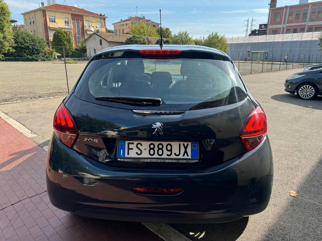 Peugeot 208 Anno 2019 1.2 Benz CARROZZERIA DA VISIONARE