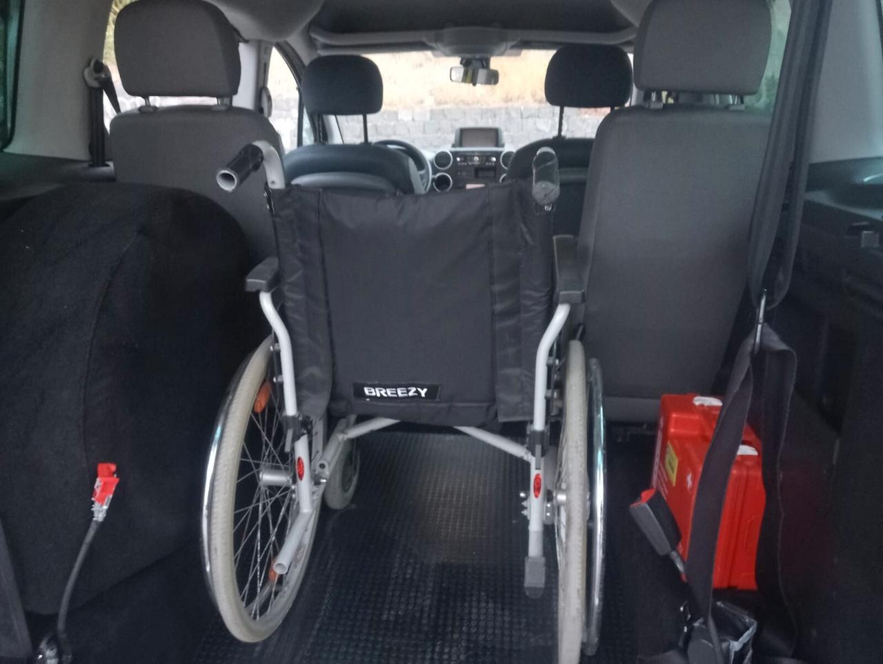 Peugeot Partner Pianale ribassato con rampa disabili in carrozzina