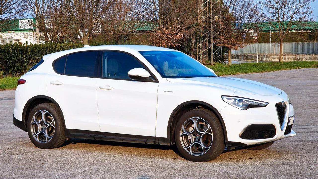 Alfa Romeo Stelvio 2.2 Turbodiesel 160 CV AT8 RWD Super