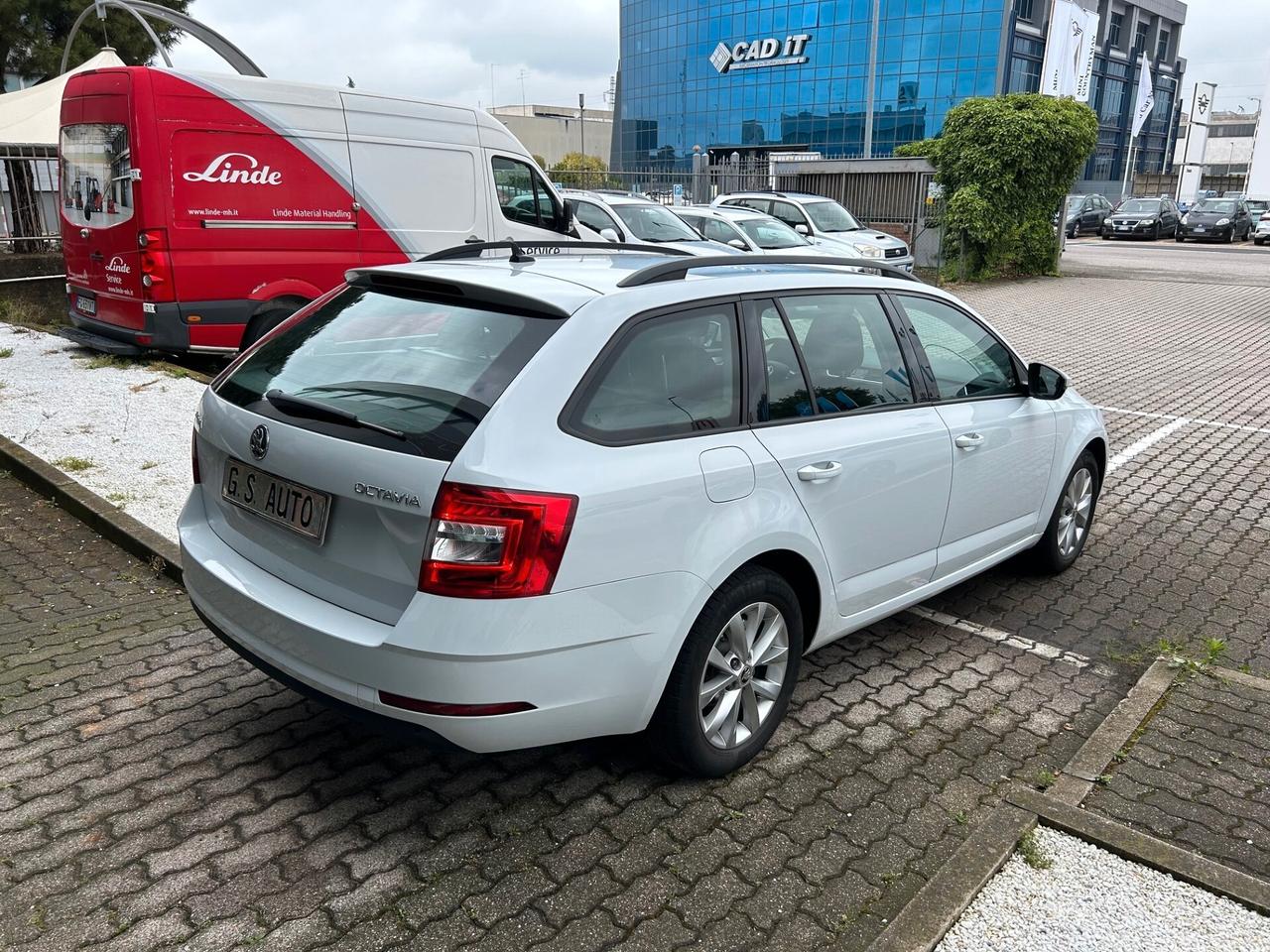 Skoda Octavia Wagon 1.6 tdi 115cv dsg VAN IVA ESP.