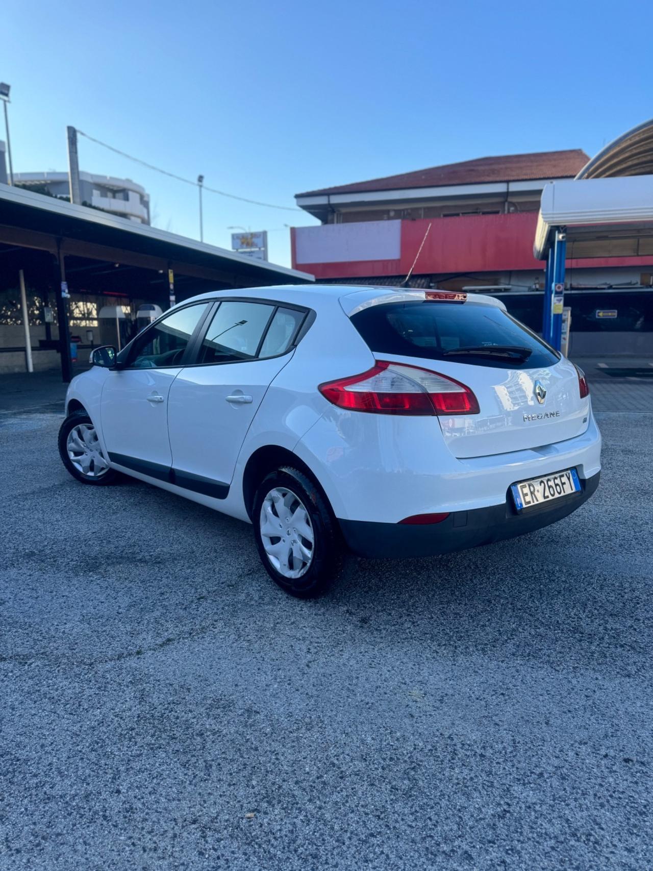 Renault Megane Mégane C-C 1.5 dCi 110CV Wave Edition