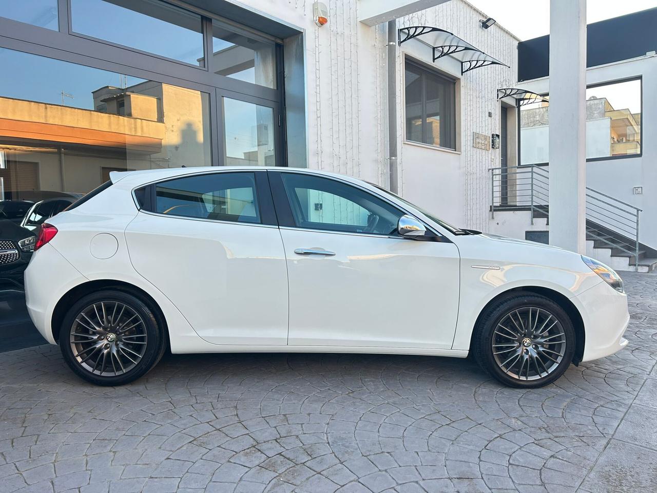Alfa Giulietta 1.6 MJ 77Kw DISTINCTIVE Km123.-2013