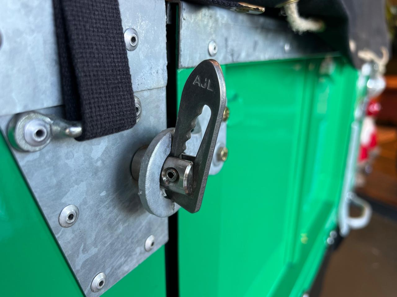 Land Rover Defender Series 109 V8 3