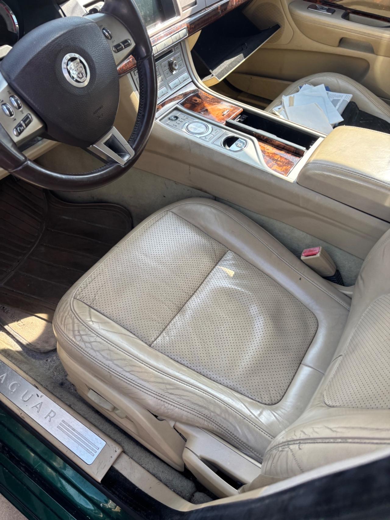 Jaguar XF 2.7D V6 Luxury motore rotto per pezzi ricambi occhio