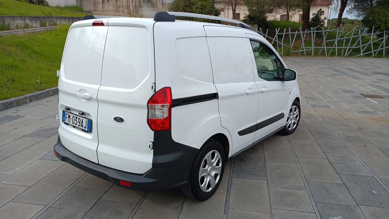 Ford Tourneo Courier 1.5 diesel pari al nuovo