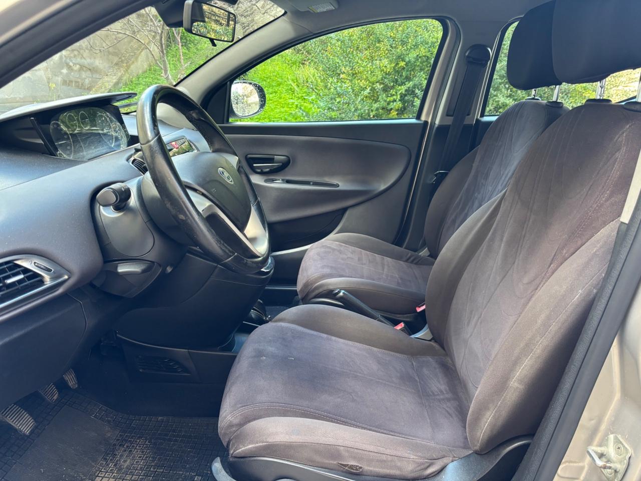 Lancia Ypsilon 1.3 MJT 75 CV Unyca