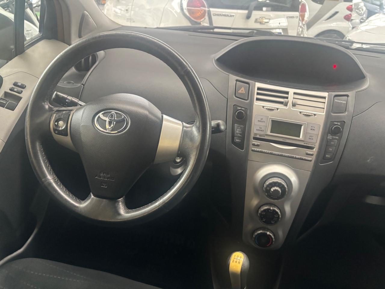 Toyota Yaris 1.0 5 porte Sol