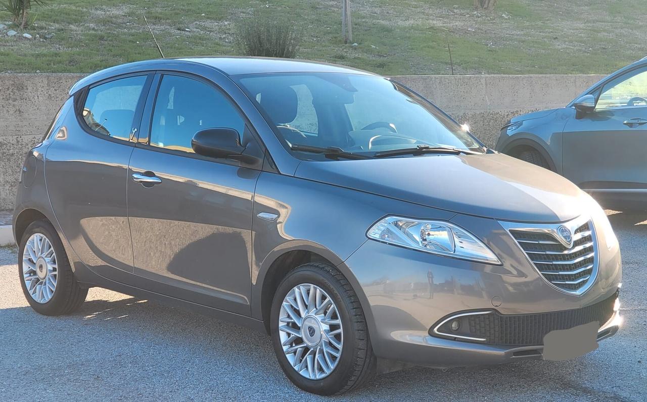 Lancia Ypsilon 1.2 69 CV 5 porte Gold