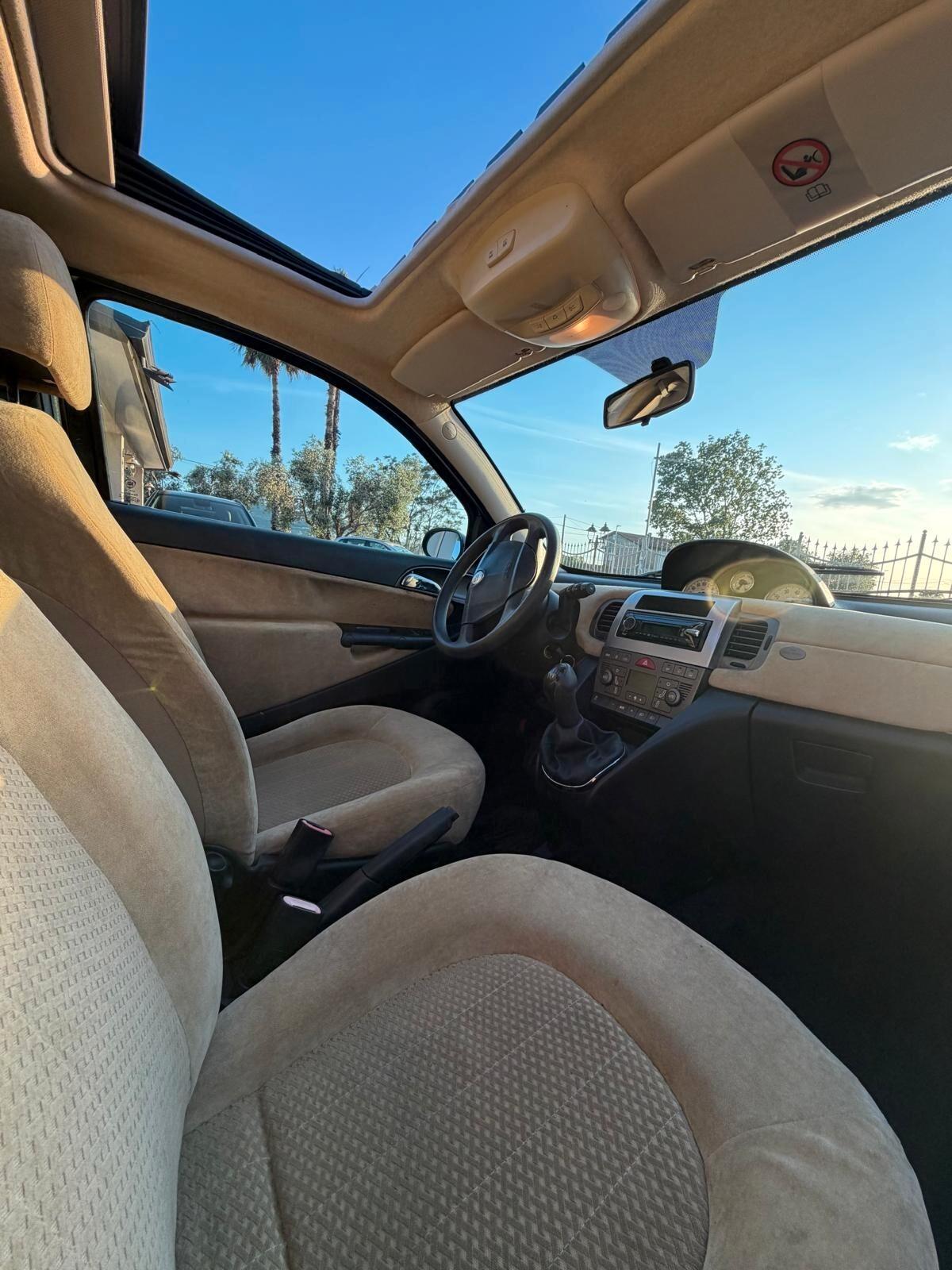 Lancia Ypsilon 1.3 MJT 75 CV Tetto Panoramico