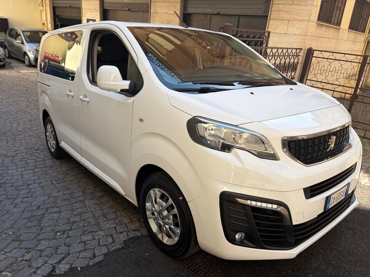 Peugeot Traveller BlueHDi 120 S&S Compact Business