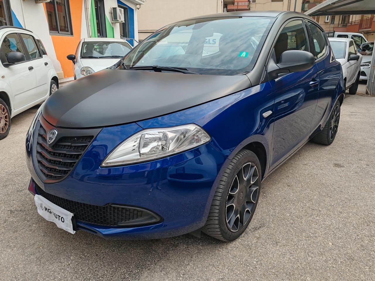 Lancia Ypsilon 1.2 69 CV 5 porte S Momodesign