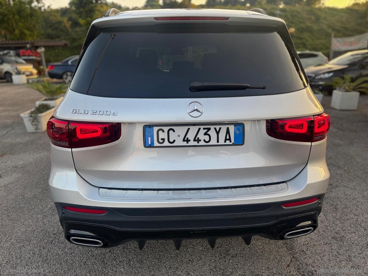MERCEDES-BENZ GLB 200 d Automatic Premium