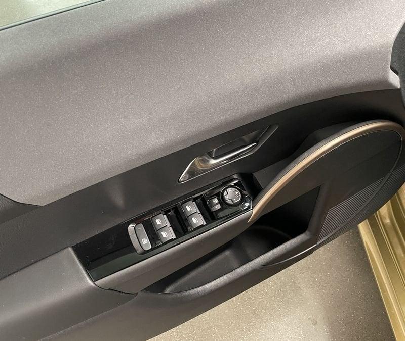 Lancia Ypsilon Hybrid e-DCT LX