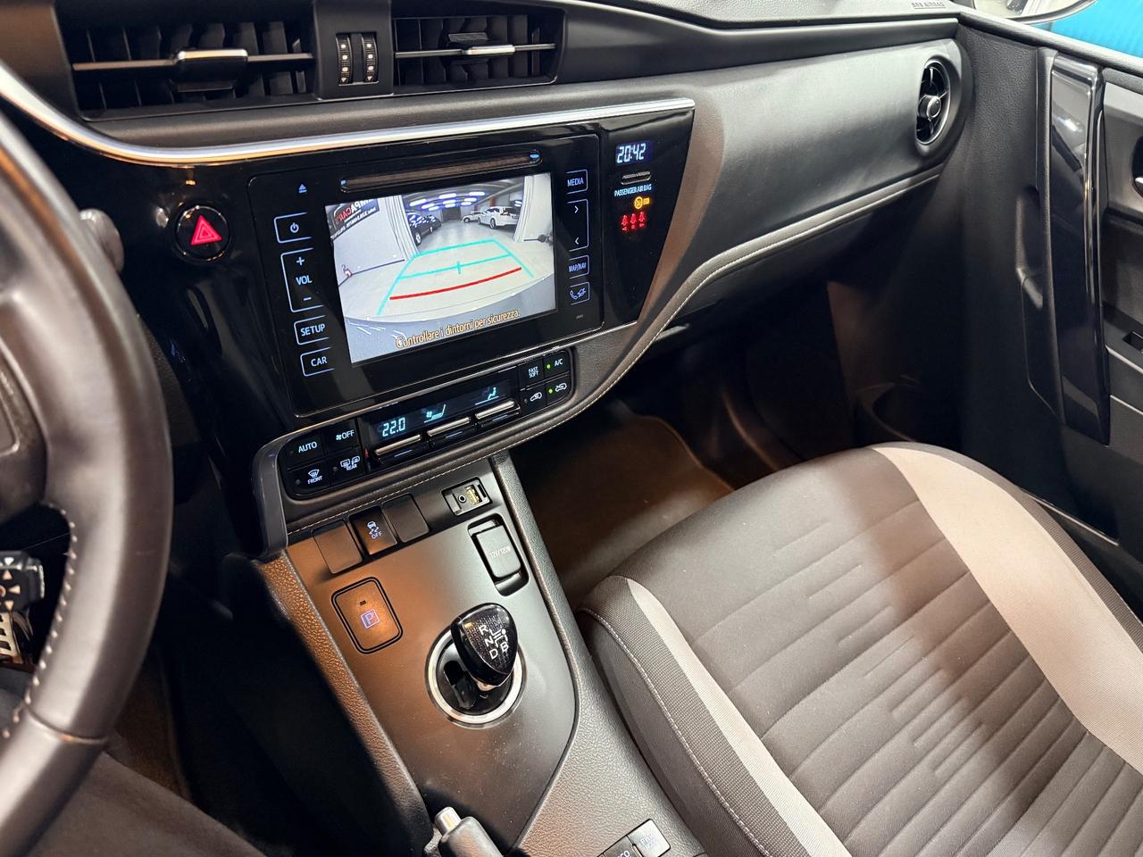 Toyota Auris 1.8 Hybrid Lounge