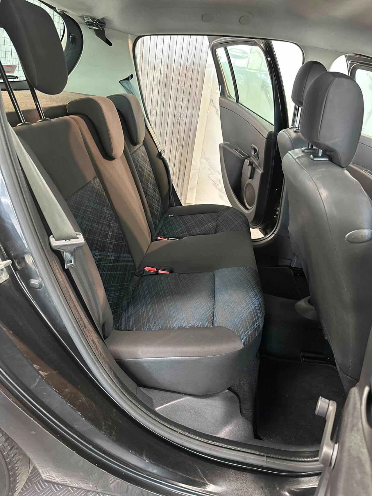 Renault Clio 1.2 16V 5 porte Le Iene