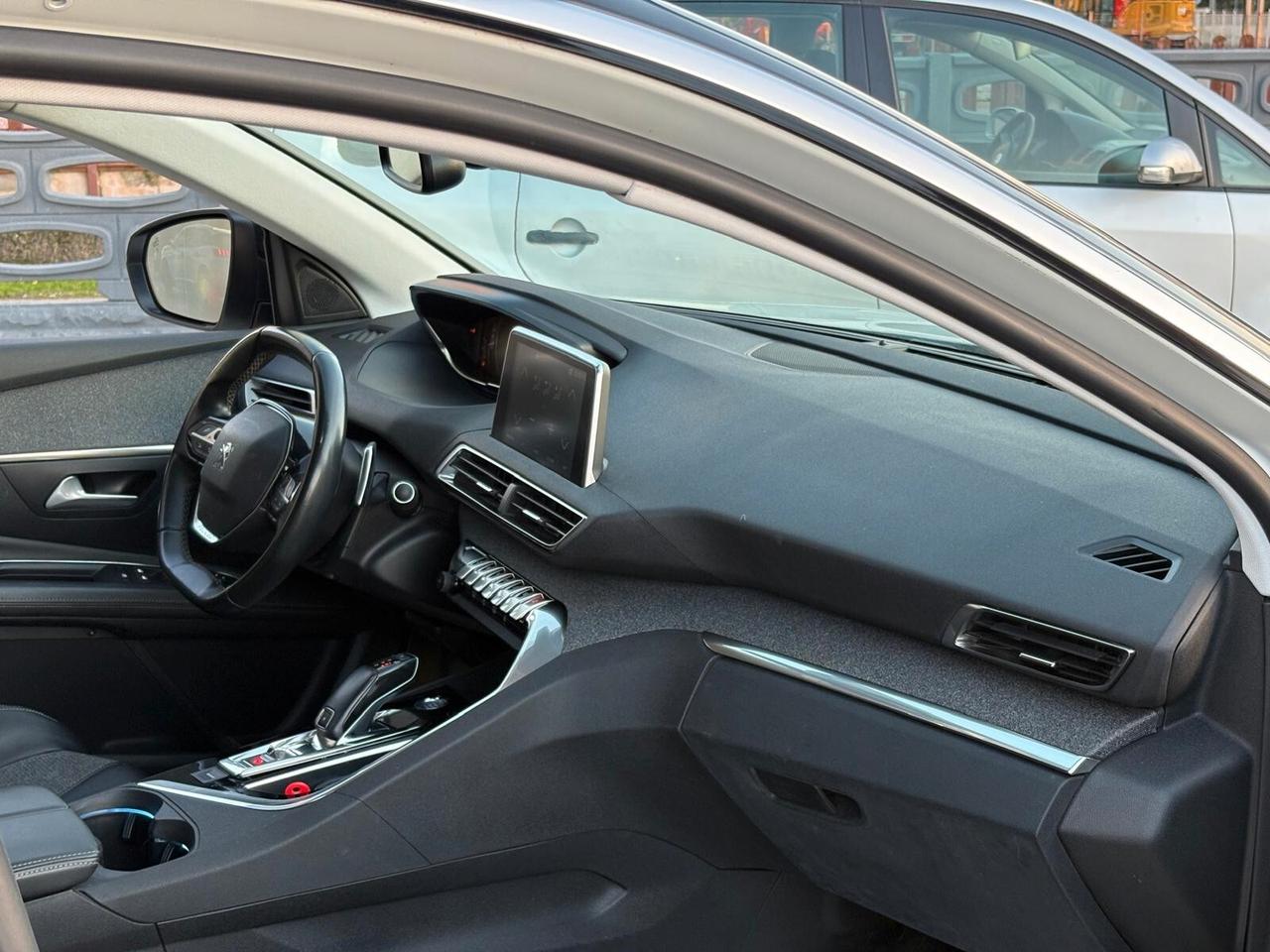 Peugeot 3008 BlueHDi 130 S&S EAT8 Allure