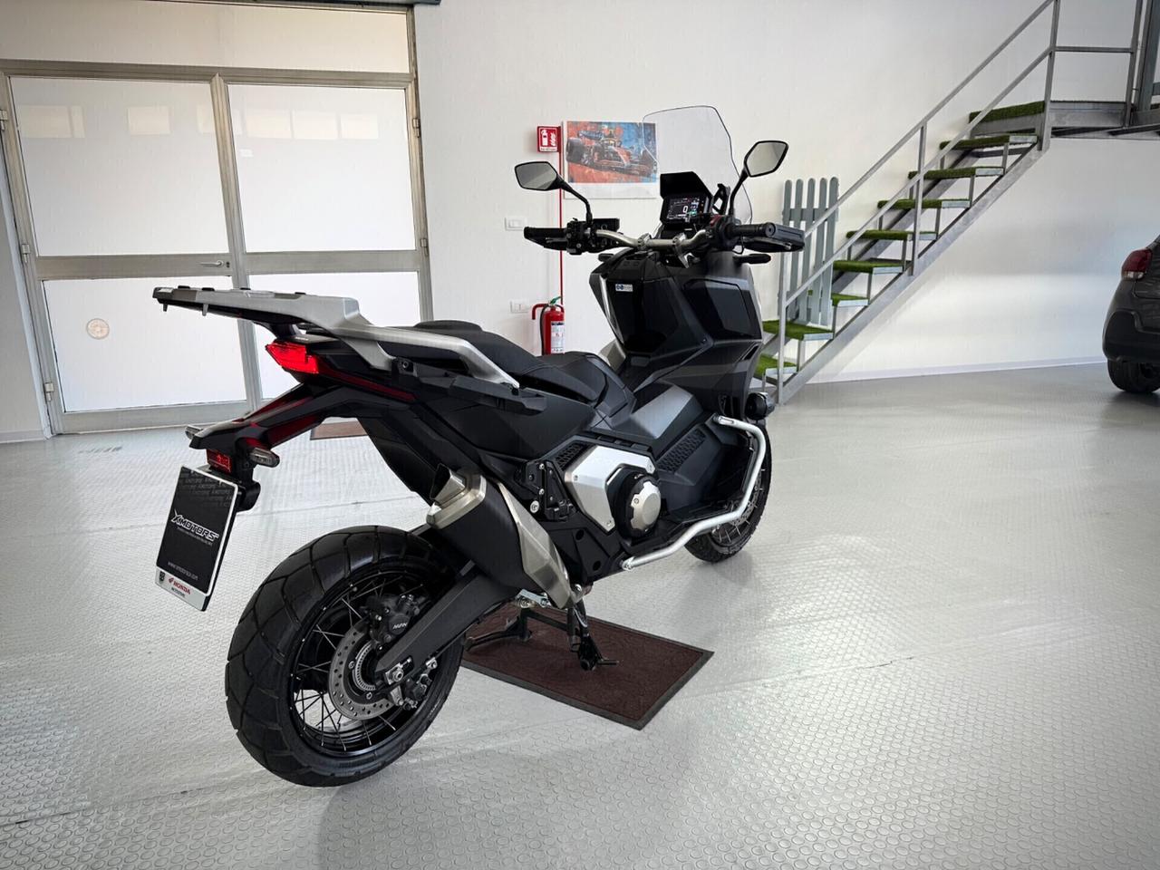 Honda X-ADV 750 con travel pack