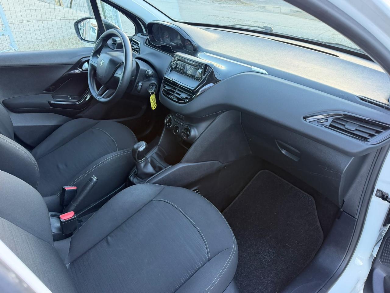 Peugeot 208 autocarro motore sostituito