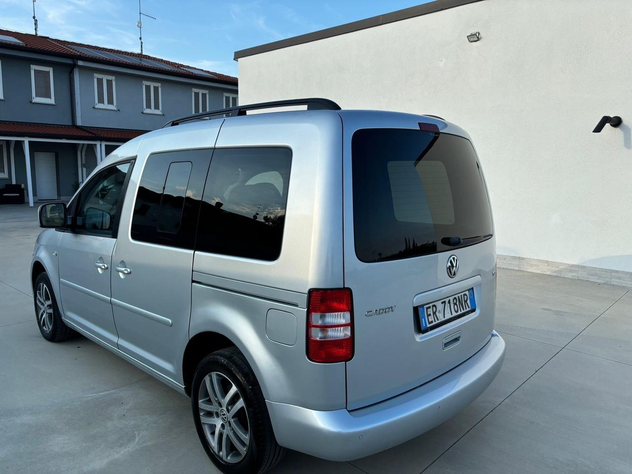 Volkswagen Caddy 5 posti