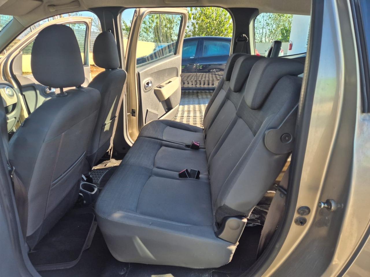 Dacia Lodgy 1.6 8V 85CV 5 posti metano scadenza 2029