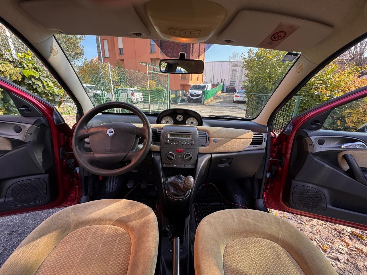 Lancia Ypsilon 1.2 16V Platino