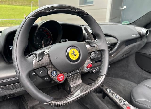 FERRARI F8 Spider "SPEDIZIONE SU RICHIESTA IN TUTTO IL MONDO"
