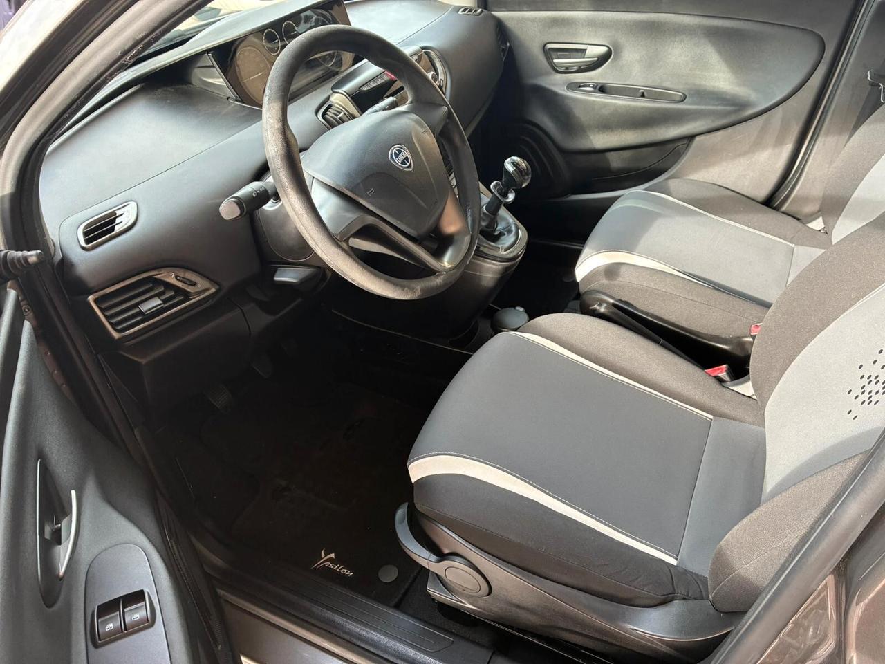 Lancia Ypsilon 1.2 benzina 5p garantita-15