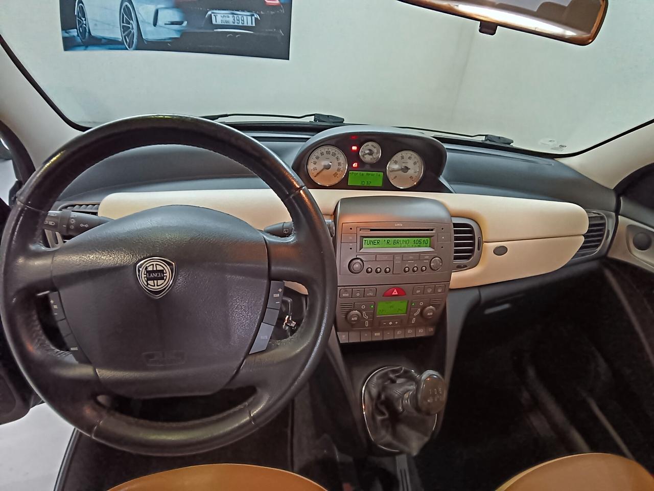 Lancia Ypsilon 1.2 16V Platino