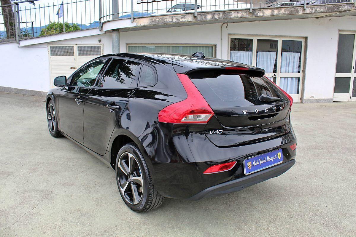 VOLVO - V40 - D2 R-design Kinetic