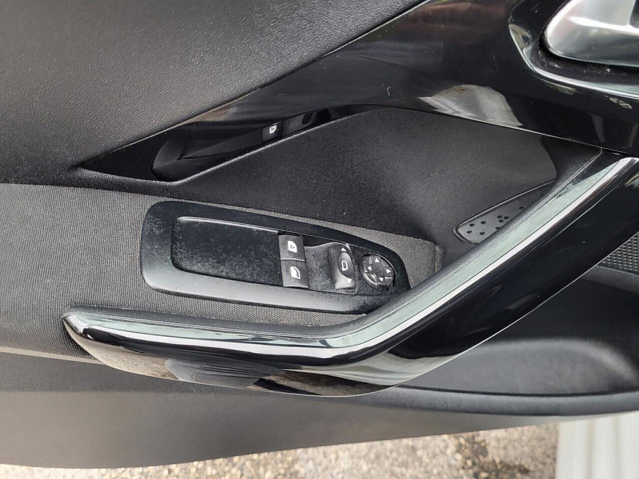 PEUGEOT 208 1,4 HDI-UNICO PROPRIETAR-4 REVISIONI