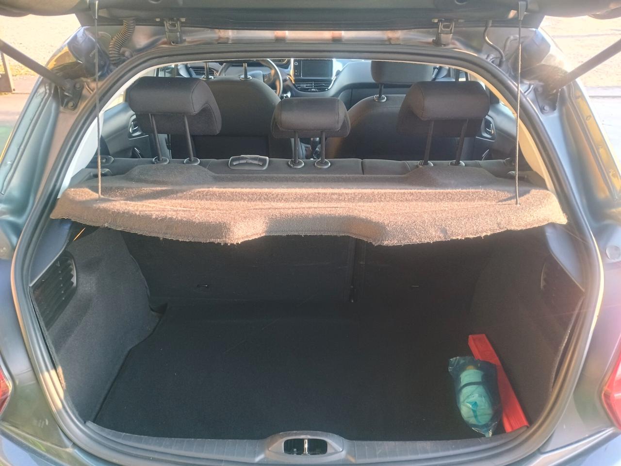 PEUGEOT 208 NEOPATENTATI