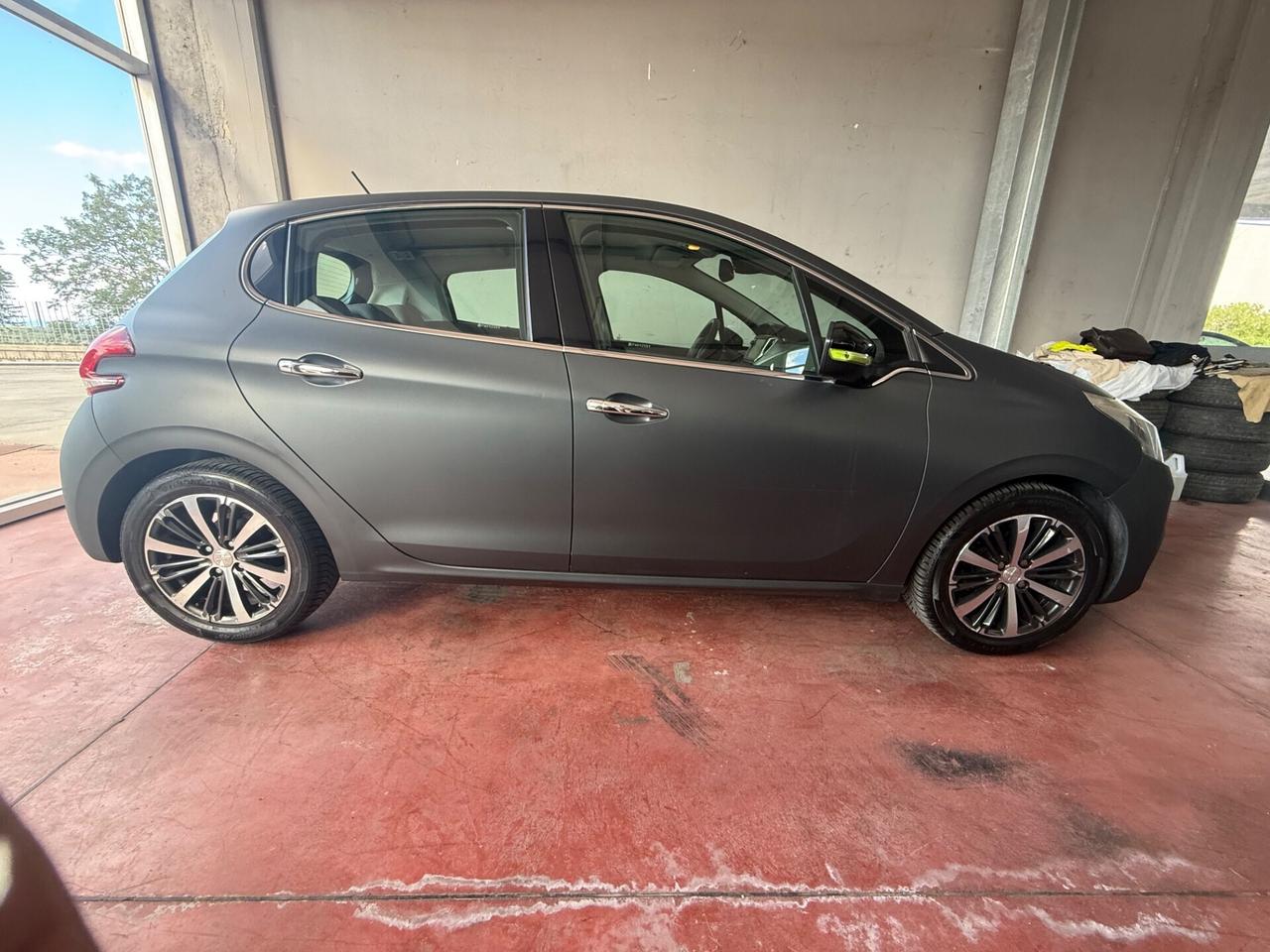 Peugeot 208 PureTech 82 5 porte Allure serie limitata