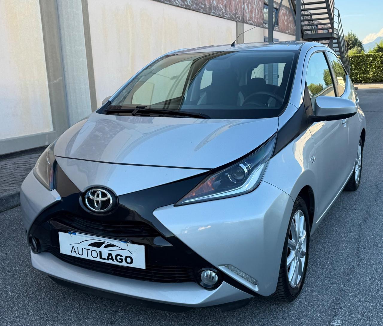 Toyota Aygo 1.0 VVT-i 69 CV 5 porte x-play MMT