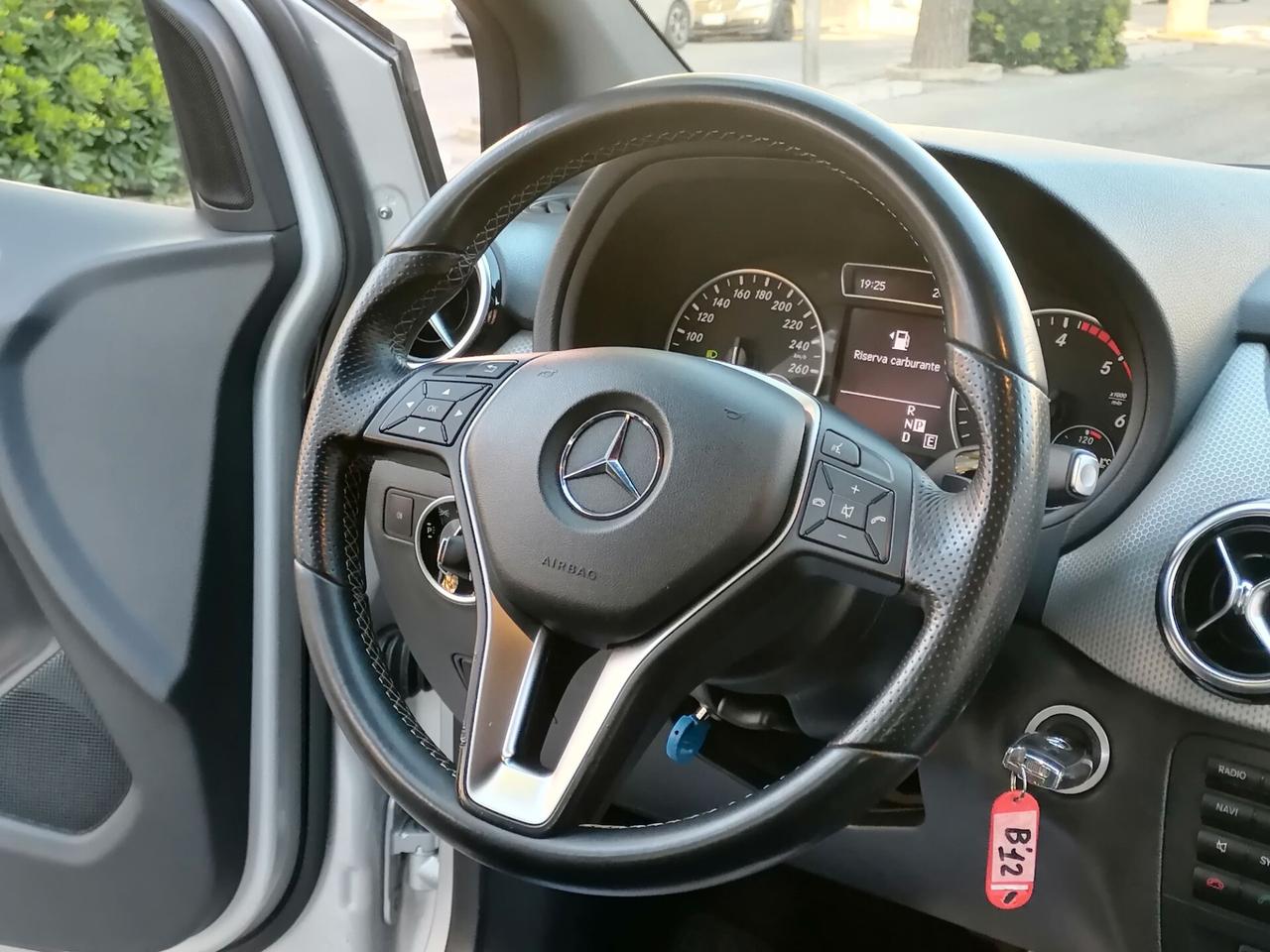 Mercedes B 200 CDI Autom Premium NAVI PELLE - 2012