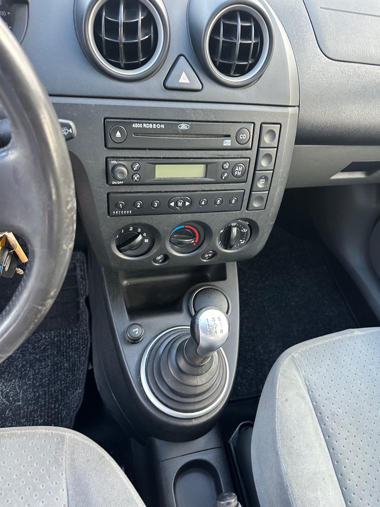 Ford Fiesta 1.2 benz 2004 NEOPATENTATI