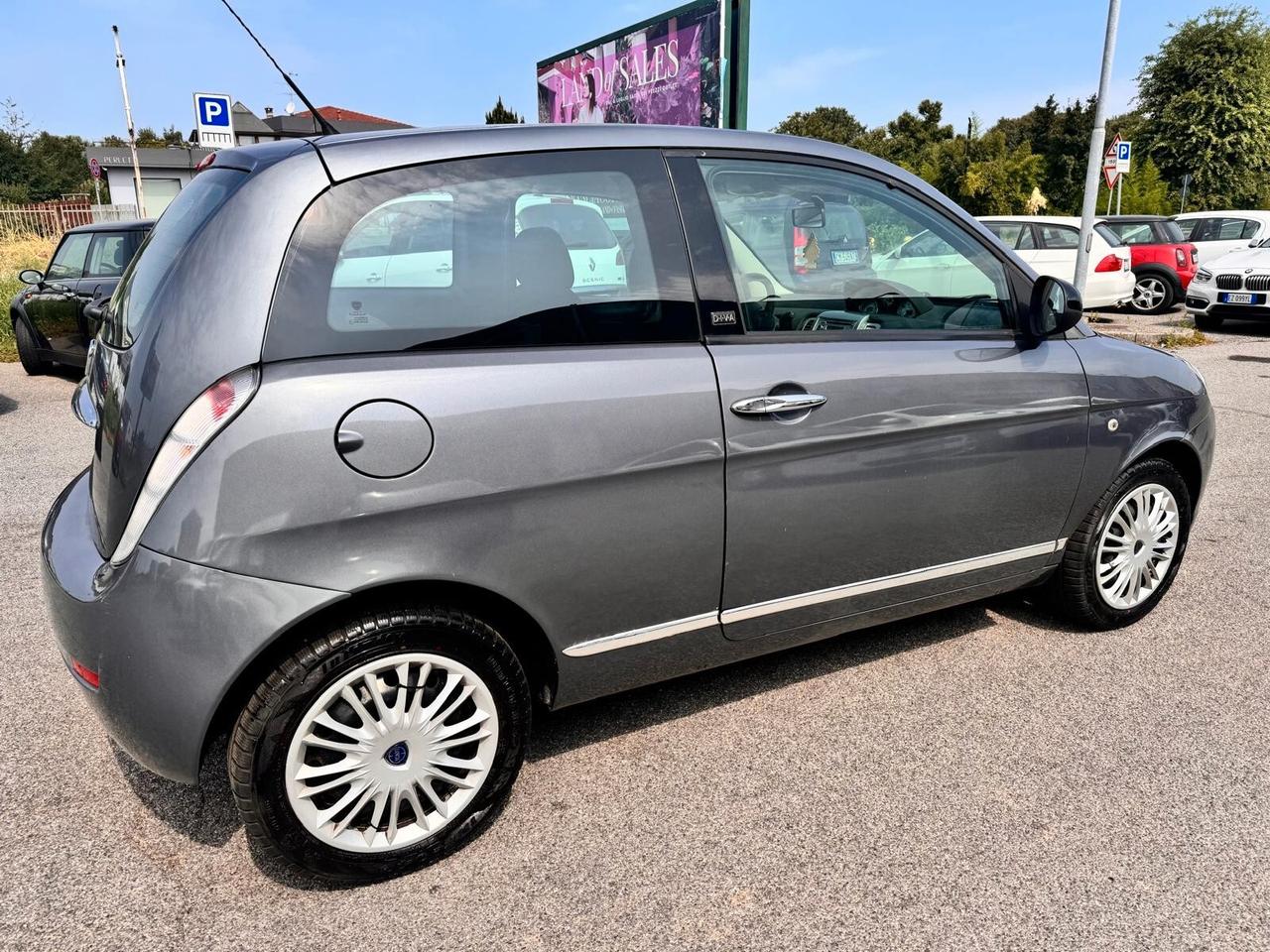 Lancia Ypsilon 1.3 MJT 75 CV New Oro