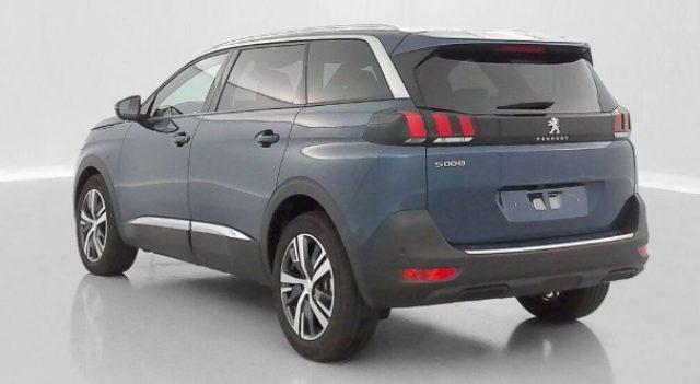 PEUGEOT 5008 Hybrid 136 e-DCS 6 Allure Pack City2 Drive Assist