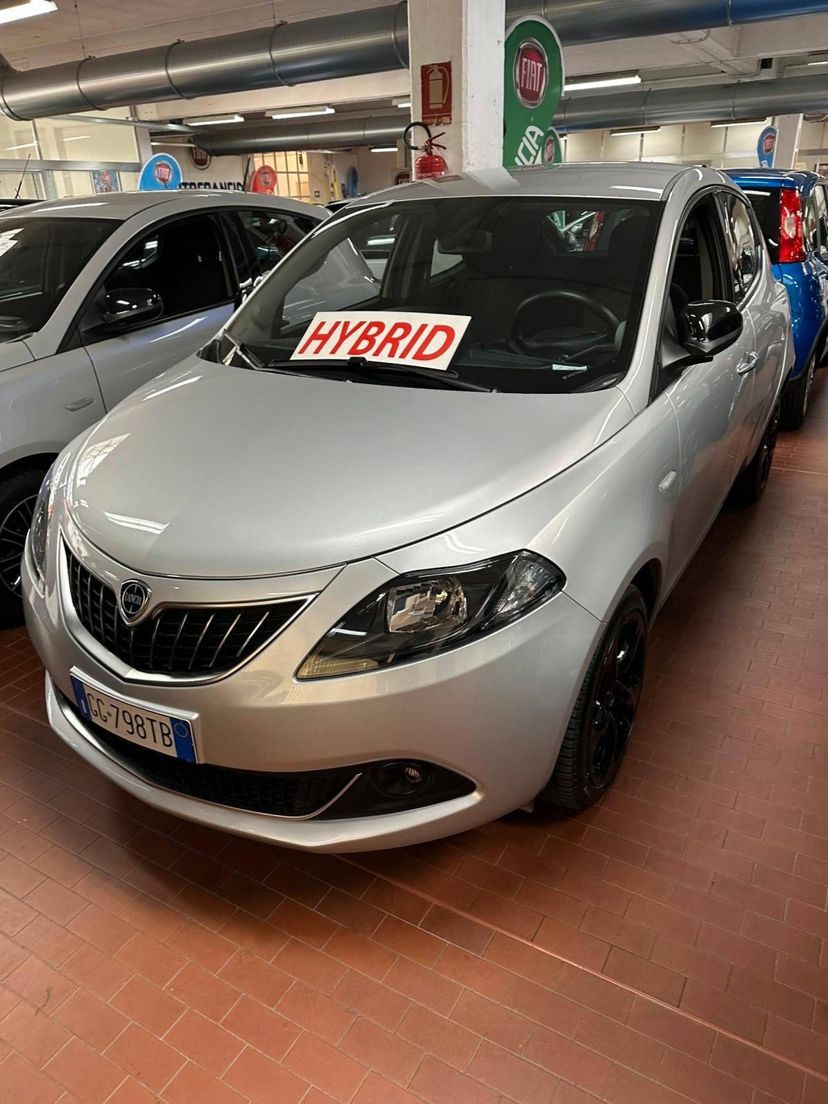 Lancia Ypsilon 1.0 FireFly 5 porte S&S Hybrid Ecochic Silver